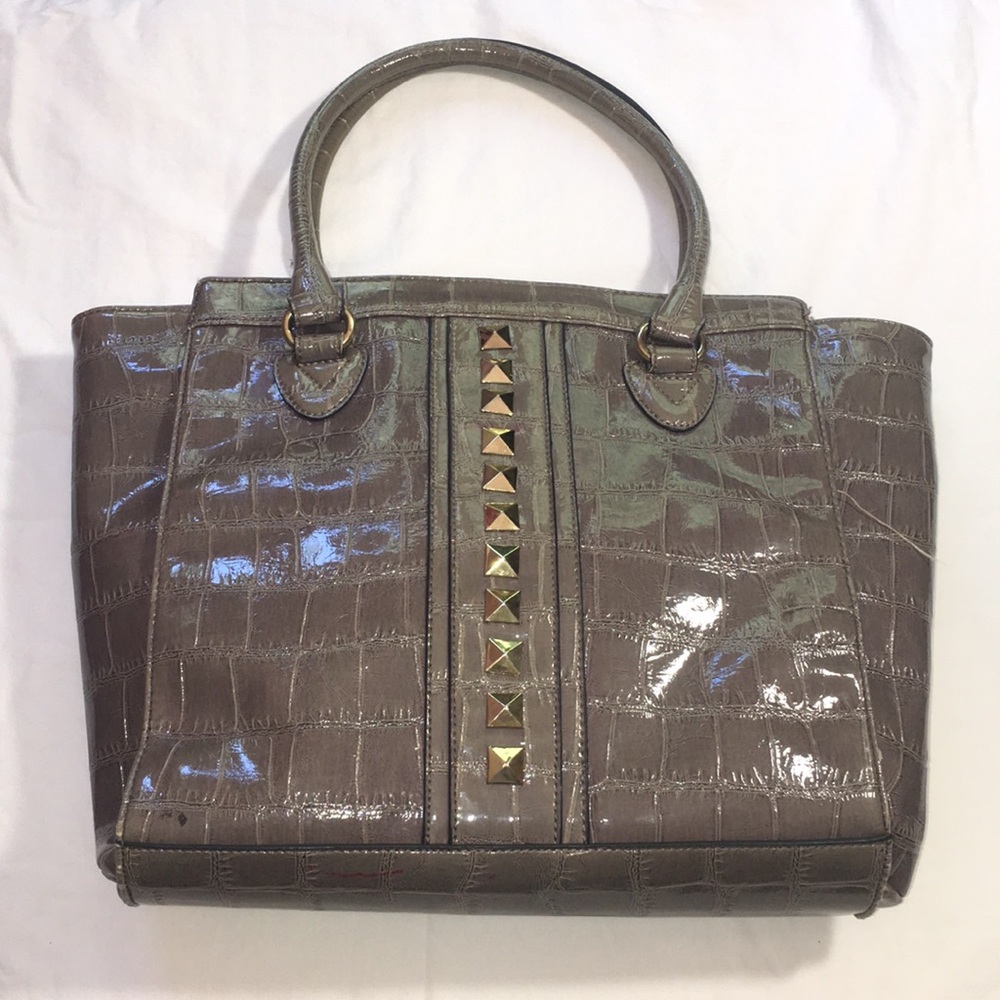 Gray shoulder bag with gold button down diamonds